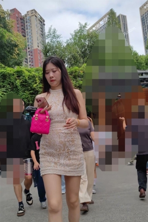XM623黄色包臀裙小姐姐和男朋友逛街，白色内内