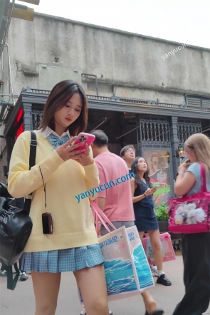 XM528蓝色JK短发小姐姐和男朋友逛街，白色内内