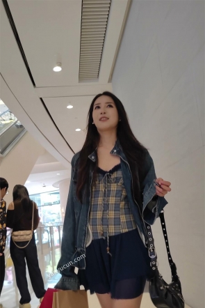 XM626蓝色连衣裙小姐姐和闺蜜逛街，白色窄内